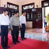 Thủ tướng Phạm Minh Chính tưởng niệm Chủ tịch Hội đồng Bộ trưởng Phạm Hùng. (Ảnh: Dương Giang/TTXVN)