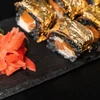 Món sushi được bọc vàng. (Ảnh: Shutterstock)