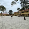 Trường Tiểu học Nguyễn Bá Ngọc chỉ có một số ít học sinh đến trường ngày 27/3. (Ảnh: Việt Hoàng/TTXVN)