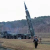 Nhà lãnh đạo Triều Tiên Kim Jong-un chỉ đạo vụ phóng thử tên lửa Hwasongpho-16B, ngày 2/4/2024. (Ảnh: Yonhap/TTXVN)