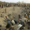 Hoạt động khai thác kim cương ở Marange, miền đông Zimbabwe, ngày 1 tháng 11 năm 2006. (Nguồn: AP)