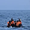 Người di cư vượt eo biển Manche từ Pháp vào Anh. (Ảnh: AFP/TTXVN)