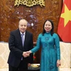 Quyền Chủ tịch nước Võ Thị Ánh Xuân và Đại sứ Cộng hòa Algeria tại Việt Nam Abdelhamid Boubazine. (Ảnh: Thống Nhất/TTXVN)