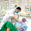 Bệnh nhân được điều trị tích cực tại Bệnh viện Bệnh Nhiệt đới Trung ương. (Ảnh: Báo Sức khỏe & Đời sống)