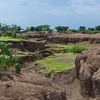 Suy thoái đồng cỏ do chăn thả quá mức gây ra xói mòn đất quá mức ở Kenya. (Nguồn: Phys)