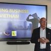 Ông Roger Chantillon, CEO Công ty Ahlers Logistics, giới thiệu về cơ hội kinh doanh tại Việt Nam. (Ảnh: Hương Giang/TTXVN)