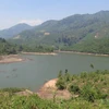 Một phần lòng hồ Thủy điện Đăk Đrinh, nơi đã chôn vùi nhà cửa và đất đai của gần 200 hộ dân xã Đăk Nên, huyện Kon Plong, đã qua 10 năm nhưng chủ đầu tư vẫn chưa trả hết tiền bồi thường cho người dân. (Ảnh: Dư Toán/TTXVN)