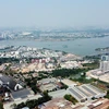 Địa thế Khu công nghiệp Biên Hòa 1 nằm dọc bờ sông Đồng Nai, sát theo Quốc lộ 1 và khu trung tâm thương mại ngã tư Vũng Tàu - vị trí đầu mối quan trọng kết nối các khu chức năng của thành phố Biên Hòa trong tương lai. (Ảnh: Hồng Đạt/TTXVN)