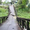 Cầu Cái Tôm Trong ở thành phố Cao Lãnh, Đồng Tháp, bị sập. (Ảnh: Nguyễn Văn Trí/TTXVN)
