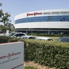 Trụ sở hãng dược phẩm của Mỹ Johnson & Johnson tại California, Mỹ. (Ảnh: AFP/TTXVN)