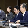 Thủ tướng Han Duck-soo, đầu tiên từ phải sang, chủ trì cuộc họp cấp bộ trưởng được tổ chức tại Khu phức hợp Chính phủ Sejong ngày 20/6. (Nguồn: Yonhap)