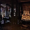 Đến khoảng 22h40 vụ cháy ở chùa Thuyền Lâm được dập tắt. (Ảnh: TTXVN)