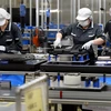 Công nhân làm việc tại một nhà máy ở Utsunomiya, Nhật Bản. (Ảnh: AFP/TTXVN)