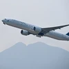 Máy bay của Hãng hàng không Cathay Pacific cất cánh từ sân bay quốc tế Hong Kong, Trung Quốc. (Ảnh: AFP/TTXVN)