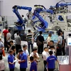Robot thông minh lắp ráp ôtô tại Hội chợ Công nghiệp Quốc tế Trung Quốc tại Thượng Hải năm 2029. (Ảnh: China Daily)