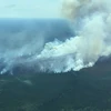 Khói bốc lên từ đám cháy rừng ở tỉnh Alberta, Canada ngày 2/7/2024. (Ảnh: THX/TTXVN)