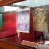 Bộ vương miện của Vua Pô Klong Mơh Nai và búi tóc của Hoàng hậu Po Bia Som bằng chất liệu vàng với đường nét chạm khắc hoa văn tinh xảo, độc đáo đầu thế kỷ XVII. (Ảnh: Nguyễn Thanh/TTXVN)
