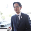 Thứ trưởng Bộ Ngoại giao Đỗ Hùng Việt trả lời phóng viên TTXVN sau khi kết thúc chuỗi hội nghị. (Ảnh: Xuân Tú/TTXVN)