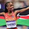 VĐV Beatrice Chebet của Kenya ăn mừng sau khi giành chiến thắng ở nội dung 10.000m nữ. (Nguồn: AFP)