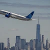 Máy bay của hãng hàng không United Airlines cất cánh từ sân bay quốc tế Newark Liberty ở New Jersey, Mỹ. (Ảnh: AFP/TTXVN)