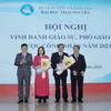 Đại học Thái Nguyên vinh danh 2 nhà giáo được công nhận chức danh Giáo sư năm 2023. (Ảnh: Thu Hằng/TTXVN)