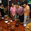 Phiên chợ hàng Việt về nông thôn biên giới hút khách