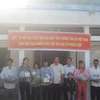 TTXVN tặng quà cho nạn nhân da cam tại tỉnh Bến Tre