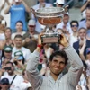 [Photo] Rafael Nadal lập kỳ tích 9 lần vô địch Roland Garros