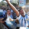 Cứ 10 cổ động viên Argentina lại có một cảnh sát chống bạo lực
