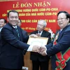 Đón nhận Huân chương do Vương quốc Campuchia trao tặng