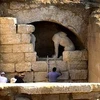 Phát hiện những bức tranh cổ trong ngôi mộ cổ lớn nhất Hy Lạp