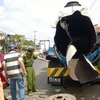 Nổ xe bồn chở xăng dầu ở Cà Mau, hai người bị thương nặng
