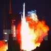 Tên lửa đẩy Trường Chinh 3 mang theo tàu vũ trụ rời bệ phóng. (Nguồn: AFP/TTXVN)