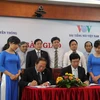 Bộ trưởng Nguyễn Bắc Son chứng kiến Lễ ký kết Bàn giao nguyên trạng Đài VTC về VOV. (Nguồn: mic.gov.vn) 