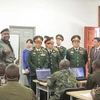 Đoàn đại biểu Học viện Quốc phòng Việt Nam thăm lớp học tại Học viện Quốc phòng Mozambique. (Nguồn: Đại sứ quán Việt Nam tại Mozambique)