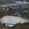 Khắc phục sự cố vỡ đường ống nước Sông Đà. (Nguồn: Vietnam+) 