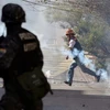 Thợ mỏ biểu tình đụng độ với cảnh sát ở Bolivia. (Nguồn: AFP)