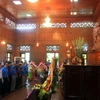 Đoàn công tác Ban đối ngoại hai nước Việt Nam và Lào dâng hoa, dâng hương tại Nhà tưởng niệm Hồ Chí Minh. (Ảnh: Tá Chuyên/TTXVN)