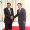 Thủ tướng Hun Sen (trái) tiếp Tổng Giám đốc VOV Nguyễn Đăng Tiến. (Nguồn: VOV)