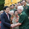 Chủ tịch nước Trương Tấn Sang với các cựu chiến binh. (Ảnh: Nguyễn Khang/TTXVN) 