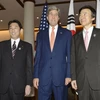Ngoại trưởng Hàn Quốc Yun Byung-se, Ngoại trưởng Mỹ John Kerry và Ngoại trưởng Nhật Bản Fumio Kishida. (Nguồn: japantimes.co.jp) 