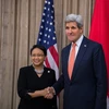 Ngoại trưởng Indonesia Retno Marsudi và Ngoại trưởng Mỹ John Kerry. (Nguồn: flickr.com)