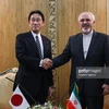 Ngoại trưởng Nhật Bản Fumio Kishida và người đồng cấp Iran Mohammad Javad Zarif. (Nguồn: Getty Images)