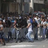 Người Palestine trong cuộc xung đột với cảnh sát Israel tại thành phố Ramallah, Bờ Tây ngày 6/10. (Nguồn: THX/TTXVN)