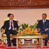 Chủ tịch Thượng viện Campuchia Say Chhum tiếp Chủ nhiệm Ủy ban đối ngoại Quốc hội Việt Nam Trần Văn Hằng. (Ảnh: Xuân Khu/Vietnam+)