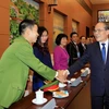 Chủ tịch Quốc hội Nguyễn Sinh Hùng với các đại biểu. (Ảnh: An Đăng/TTXVN) 