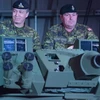 Binh sỹ Canada trên xe thiết giáp do General Dynamics sản xuất. (Nguồn: Canadian Press) 