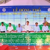  Thủ tướng Nguyễn Tấn Dũng và các đại biểu ấn nút phát lệnh lễ động thổ xây dựng. (Ảnh: Doãn Tấn/TTXVN) 