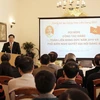 Bí thư Đảng bộ, Đại sứ Đoàn Xuân Hưng phổ biến Nghị quyết Đảng XII tại hội nghị. (Ảnh: Mạnh Hùng/Vietnam+) 