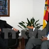 Thủ tướng Mozambique Carlos Agostinho ​do R​osario tiếp Phó Thủ tướng Hoàng Trung Hải. (Ảnh: Mạnh Hùng/TTXVN)